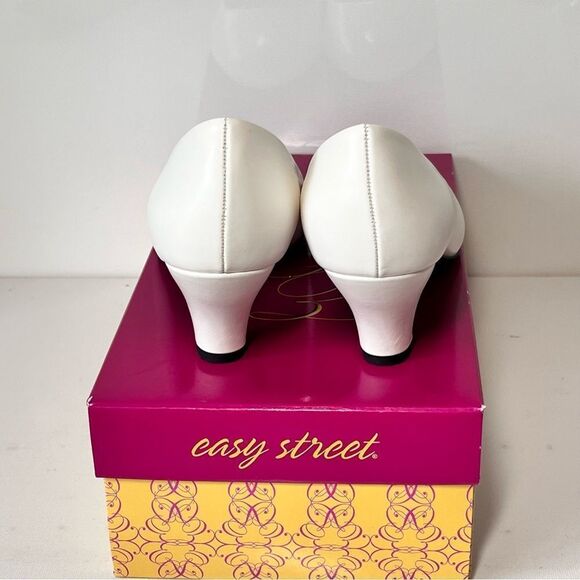 Easy Street Fabulous Comfort Pump - Picture 7 of 8